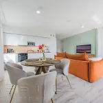 Prestige Modern Tower Apartment *