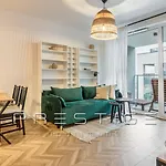 Prestige Modern Tower Apartment *