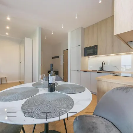 Prestige Modern Tower Apartment *