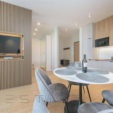 Prestige Modern Tower * グディニャ