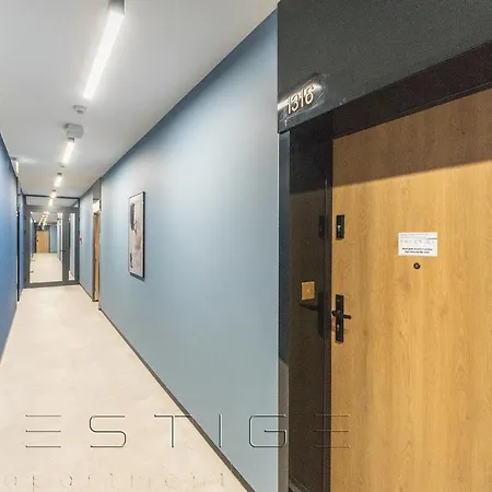 Prestige Modern Tower * グディニャ