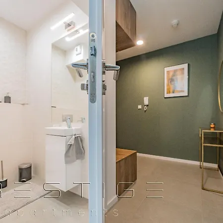 Prestige Modern Tower Apartment *